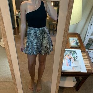 Vestique Snake Skort